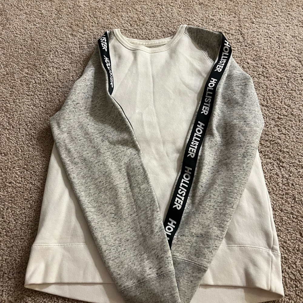 White and gray crewneck sweatshirt
